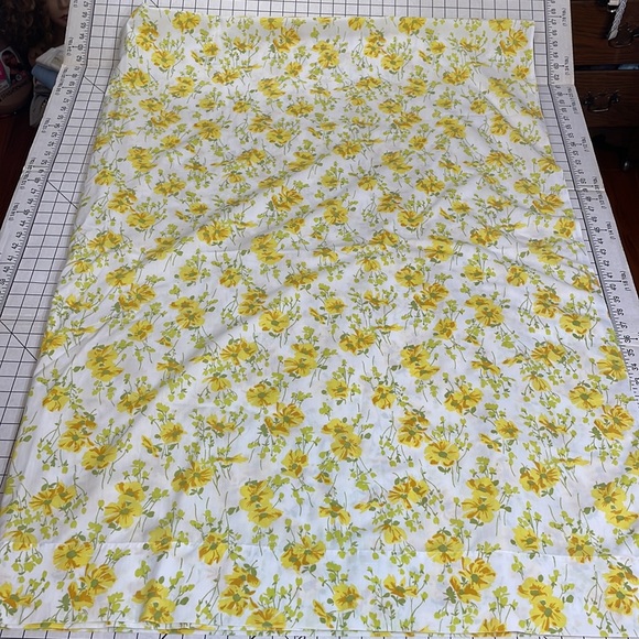 Vintage Morgan Jones seventies floral, yellow flowers, twin flat sheet or fabric - Picture 8 of 11